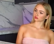 earlenebody - webcam sex girl shy blonde 18-years-old
