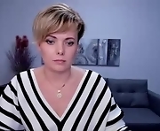 julia_wilsons - webcam sex girl   37-years-old