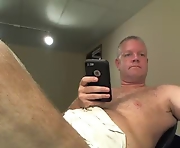free webcam sex with gay 46-year-old cam boy with big cock
