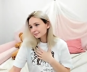 leilalewiss is cute webcam girl. 19-year-old. Speaks english