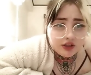 free live sex with  18-year-old webcam girl - peppe_pimp