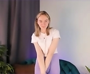 bryrecutee is cute webcam girl. 18-year-old. Speaks english