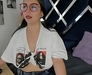 misslittlee is webcam girl. 19-year-old with big tits. Speaks español,inglés