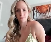 luxlovely111 - webcam sex girl   32-years-old